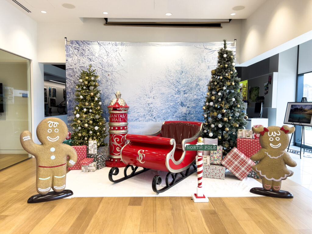 Holidays Set Up scaled 1 Christmas & Holiday Parties